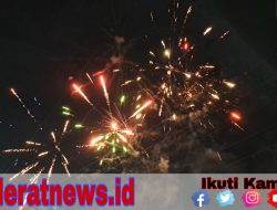 Pesta Kembang Api Meriahkan Pergantian Tahun di Tugu Merkuri Parigi