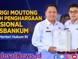 Pemkab Parimo Terima Penghargaan Posbankum dari Menhum RI